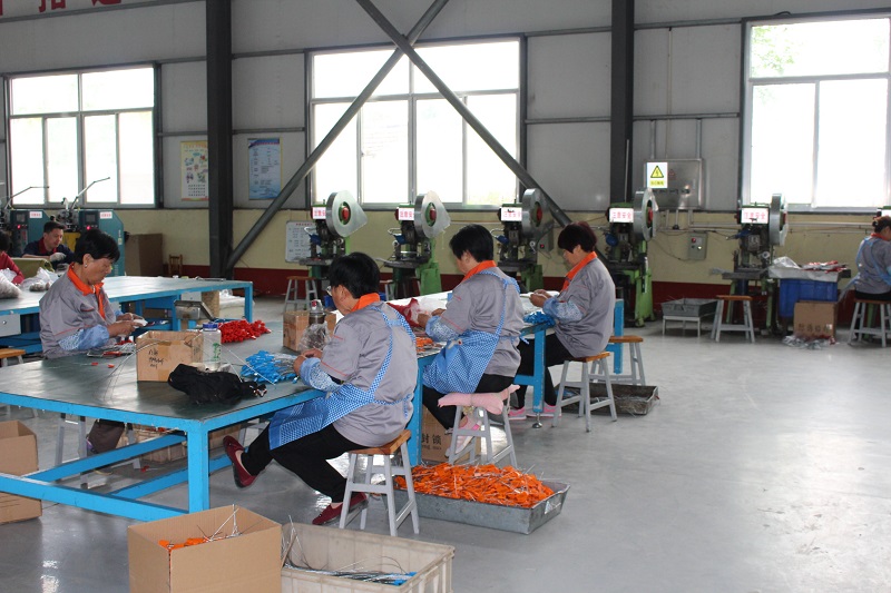 Quy trình sản xuất con dấu cáp The Production Process of Cable Seal